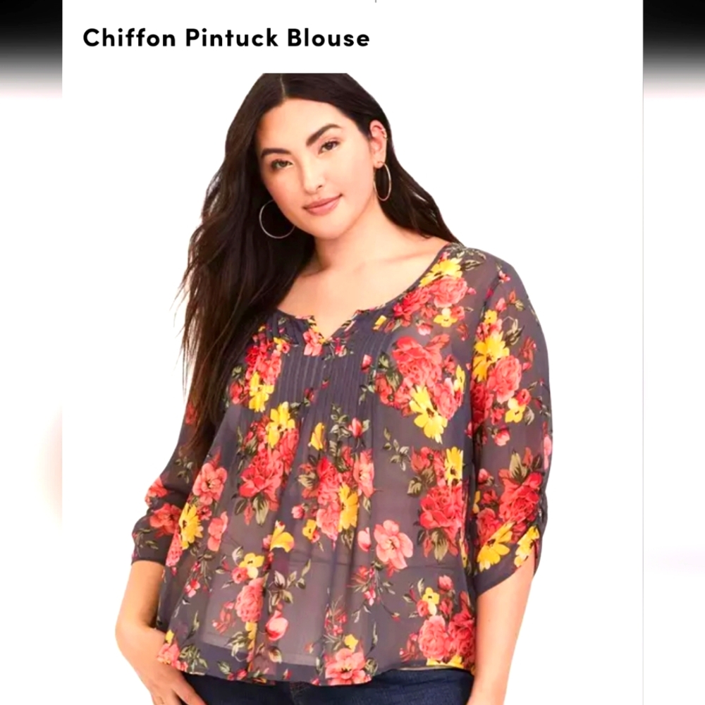 Gray Floral chiffon pintuck blouse size 22-24